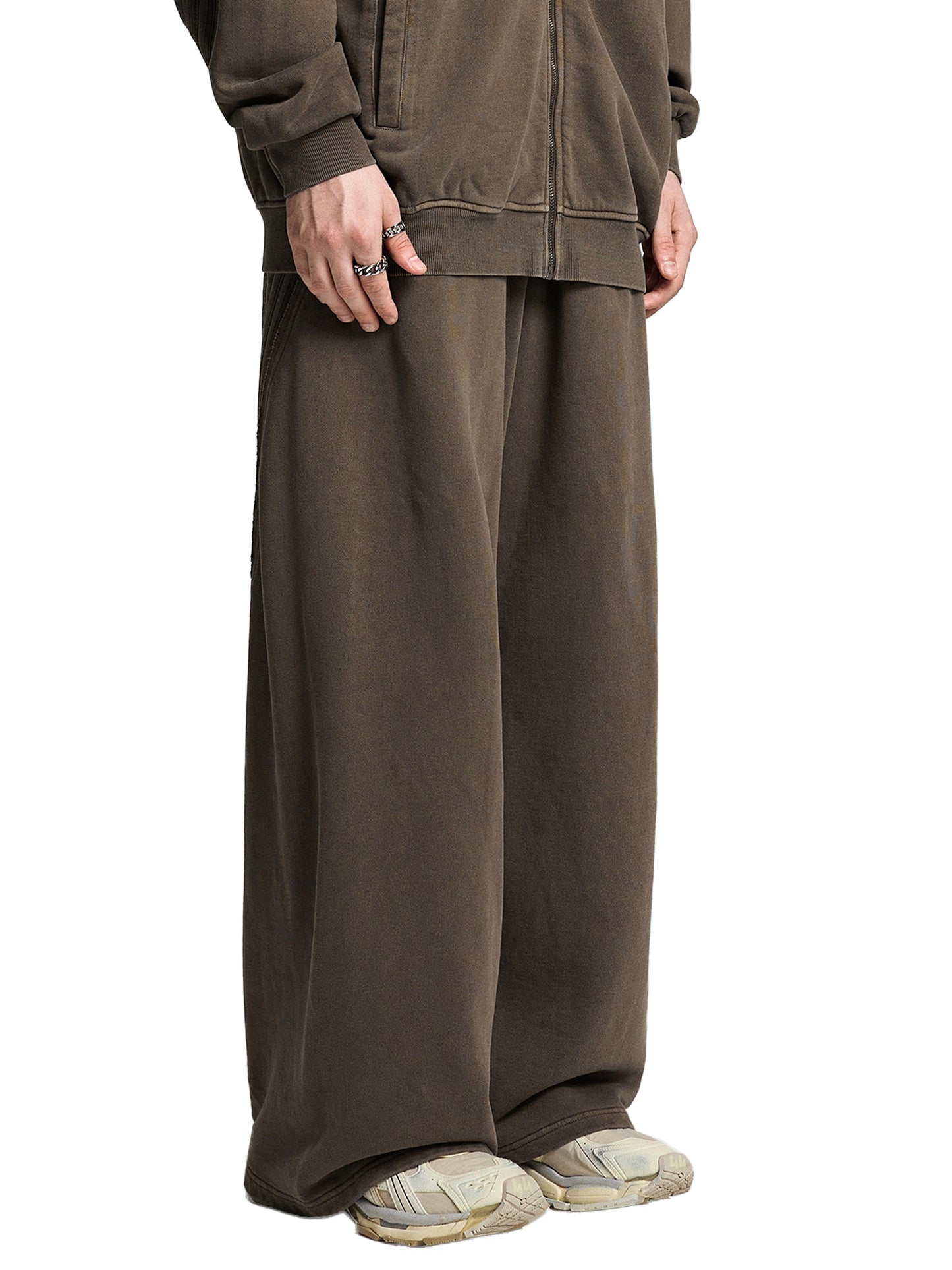 Snow Washed Tape Raw Edge Sweatpants Brown